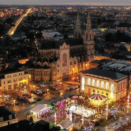 Le Double L アパート ショレ